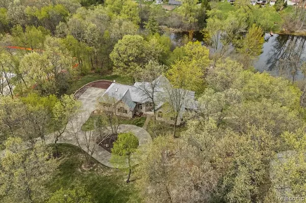 Brighton, MI 48114,9997 APPLEGATE Lane