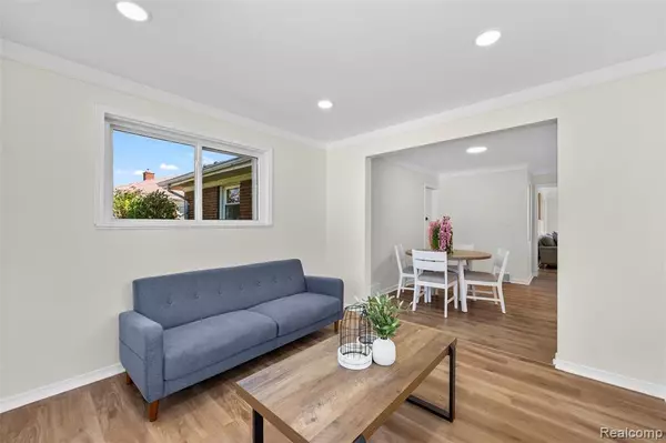 Eastpointe, MI 48021,24821 Almond Avenue