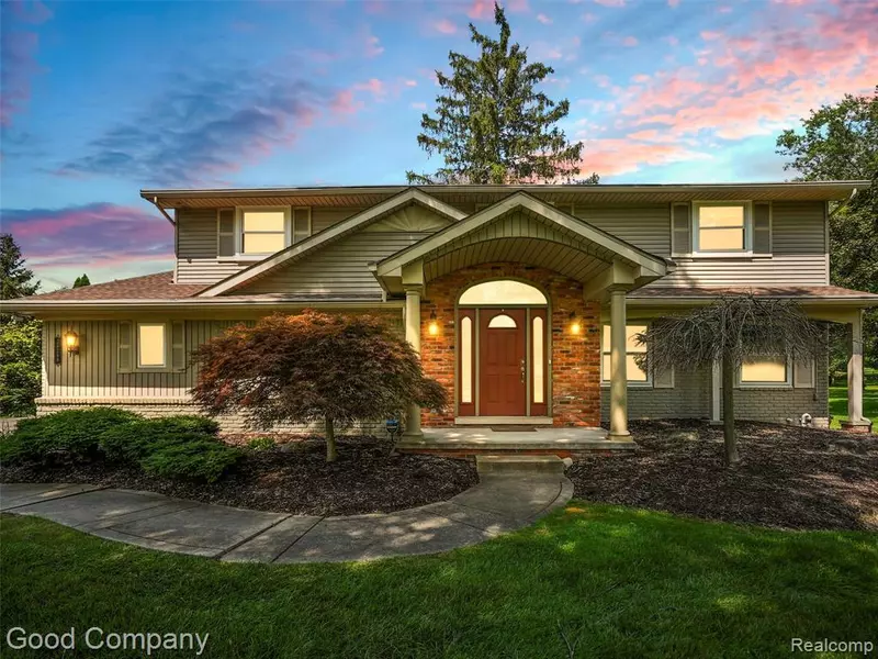 26299 Springfield Drive, Farmington Hills, MI 48334