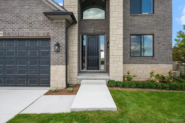 Macomb, MI 48042,50999 Mistwood Drive