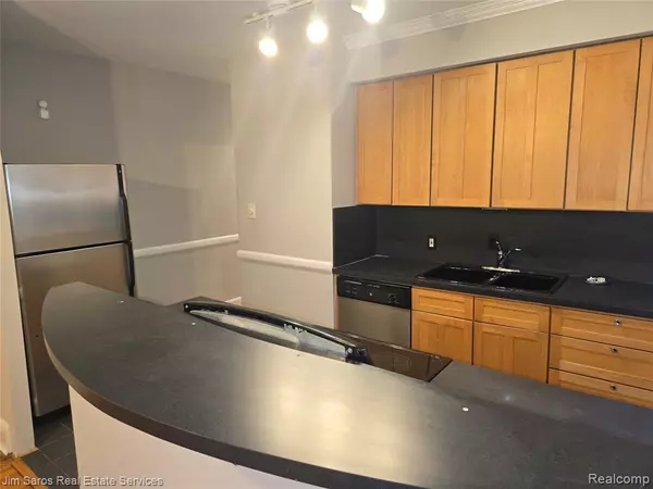 Grosse Pointe Park, MI 48230,862 Nottingham 2S