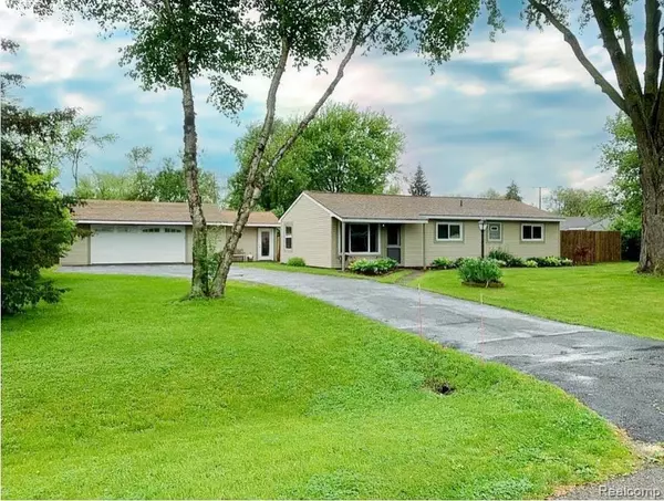 4620 Oakvista Avenue, Clarkston, MI