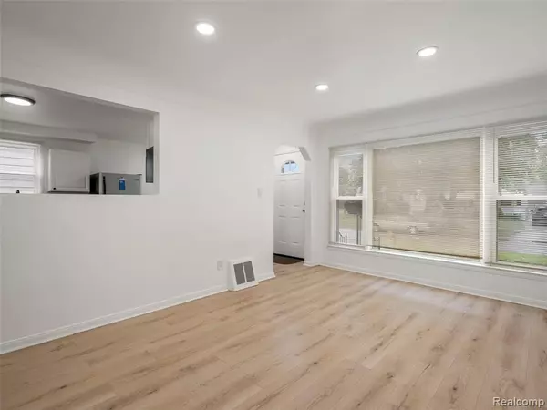 Redford, MI 48240,18810 Olympia