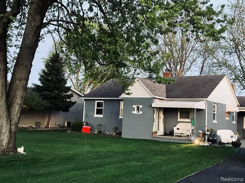 47978 Jefferson Avenue, Chesterfield, MI 48047
