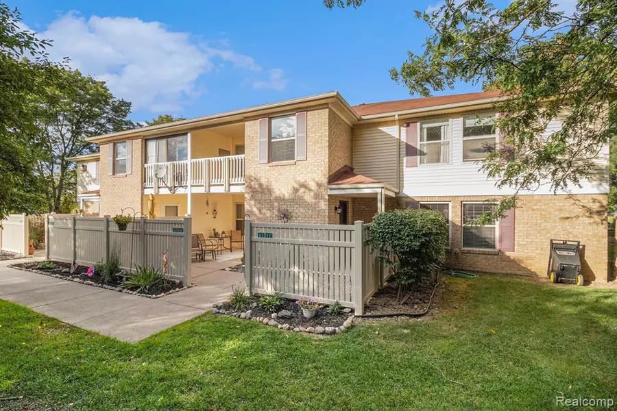 61009 Greenwood Drive, South Lyon, MI 48178