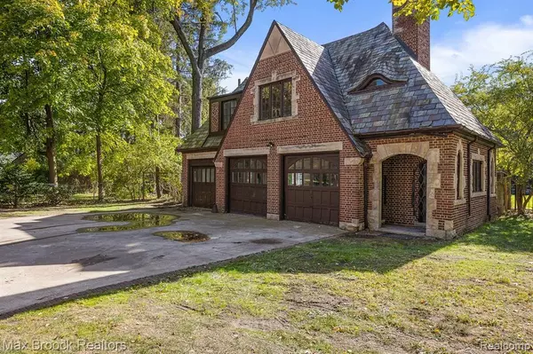 Detroit, MI 48203,1701 Balmoral Drive