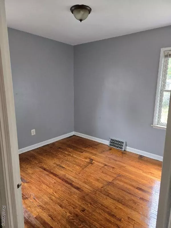 Eastpointe, MI 48021,21751 NORMANDY Avenue