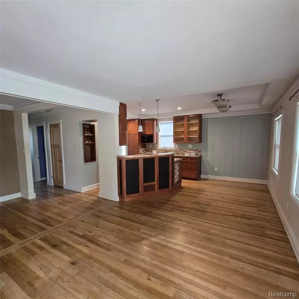 Harper Woods, MI 48225,19009 Woodside Street