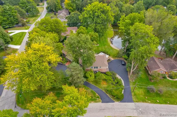 Bloomfield Hills, MI 48302,1887 Harvest Lane