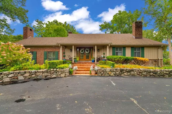 Bloomfield Hills, MI 48302,1887 Harvest Lane