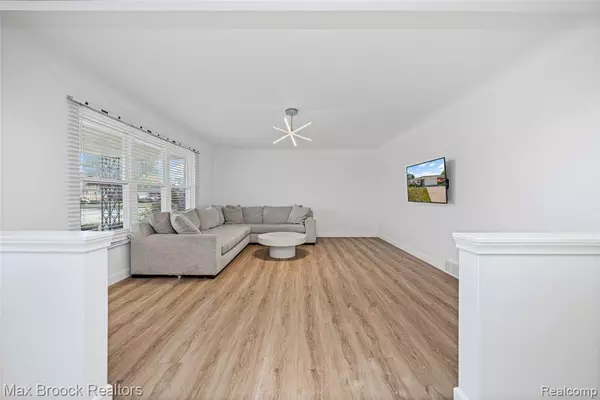 Warren, MI 48093,29171 Birchcrest Drive