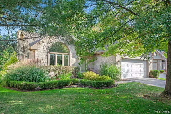 West Bloomfield, MI 48323,6830 Heron Point