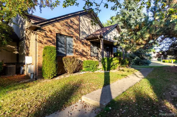 Rochester Hills, MI 48307,195 Meadow Lane Circle