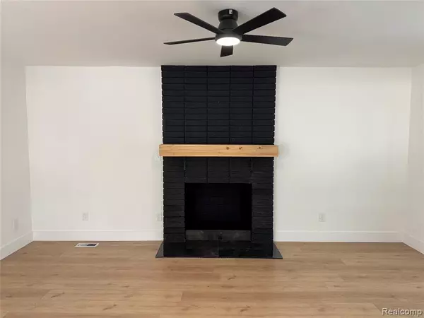 Saint Clair Shores, MI 48082,22824 Lake Boulevard