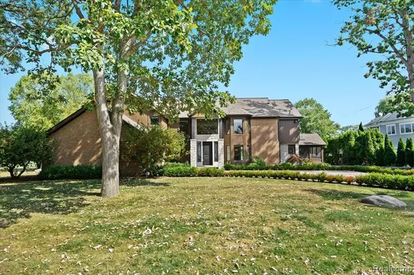 Bloomfield Hills, MI 48302,3403 Chickering Lane