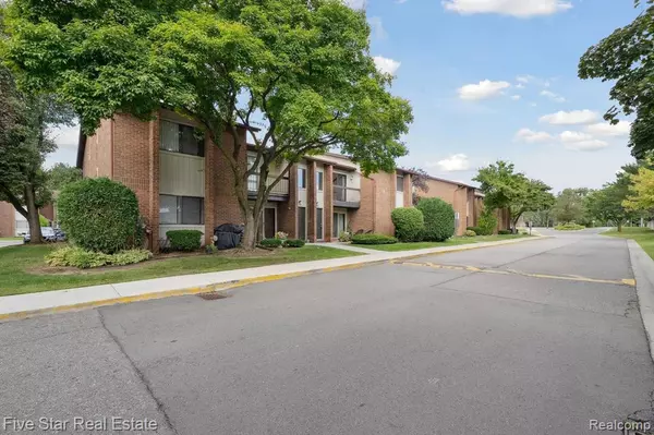 Livonia, MI 48152,33873 Pondview Circle