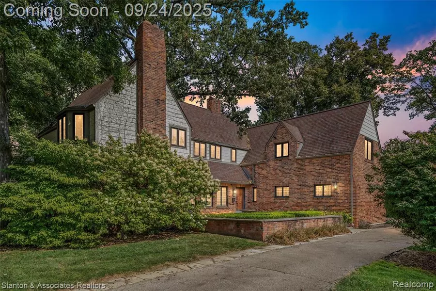 636 Waddington Street, Bloomfield Hills, MI 48301