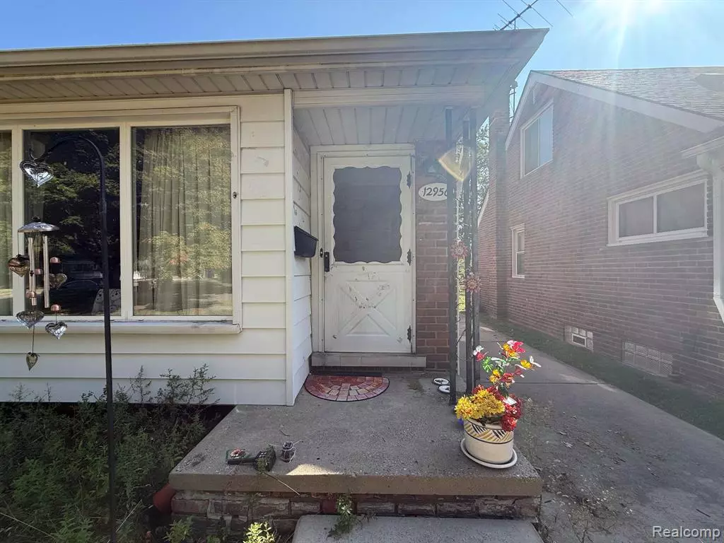 Redford, MI 48239,12956 Wormer