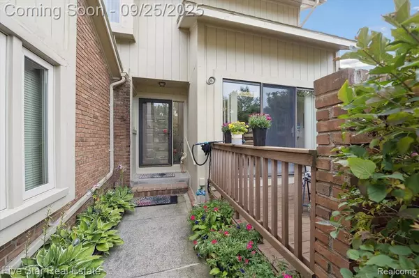 West Bloomfield, MI,5611 Hillcrest W Circle