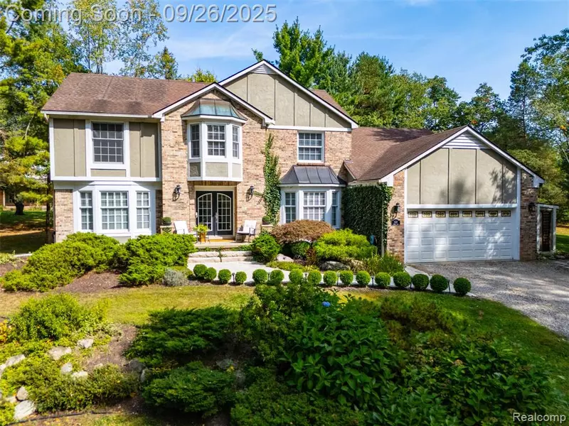 523 Uphill Road, Milford, MI 48381