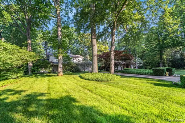 Clinton Twp, MI 48036,19750 Thousand Oaks Court