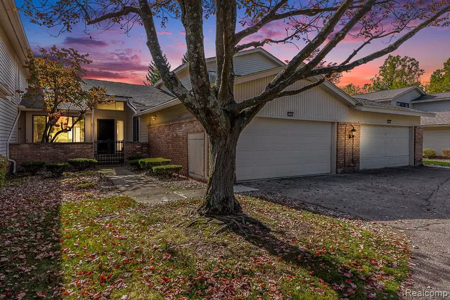 7006 Bridge Way, West Bloomfield, MI