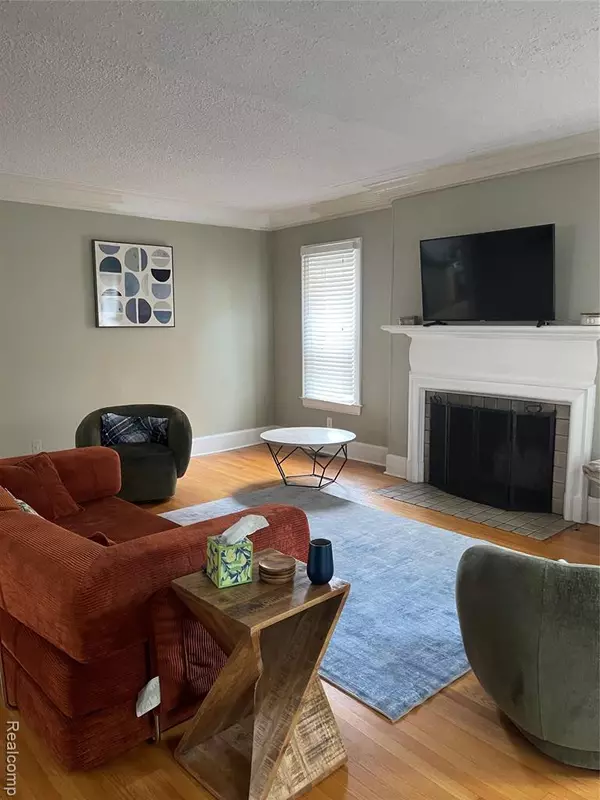 Grosse Pointe, MI 48230,371 Neff Road