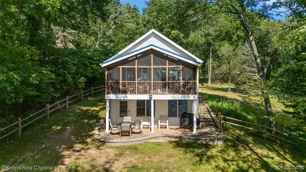 11113 Perch Lake W Drive, Cement City, MI 49233