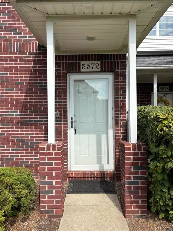 5572 Acorn Lane, Sterling Heights, MI 48314