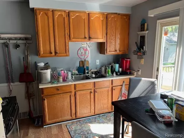 Redford, MI 48240,18696 Gaylord