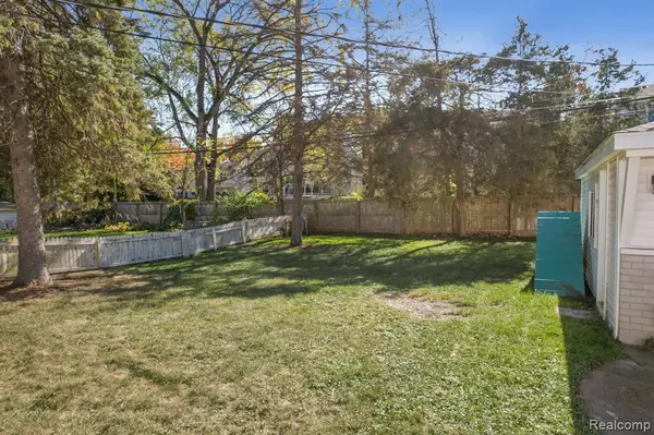 Milford, MI 48381,723 Sweetbriar