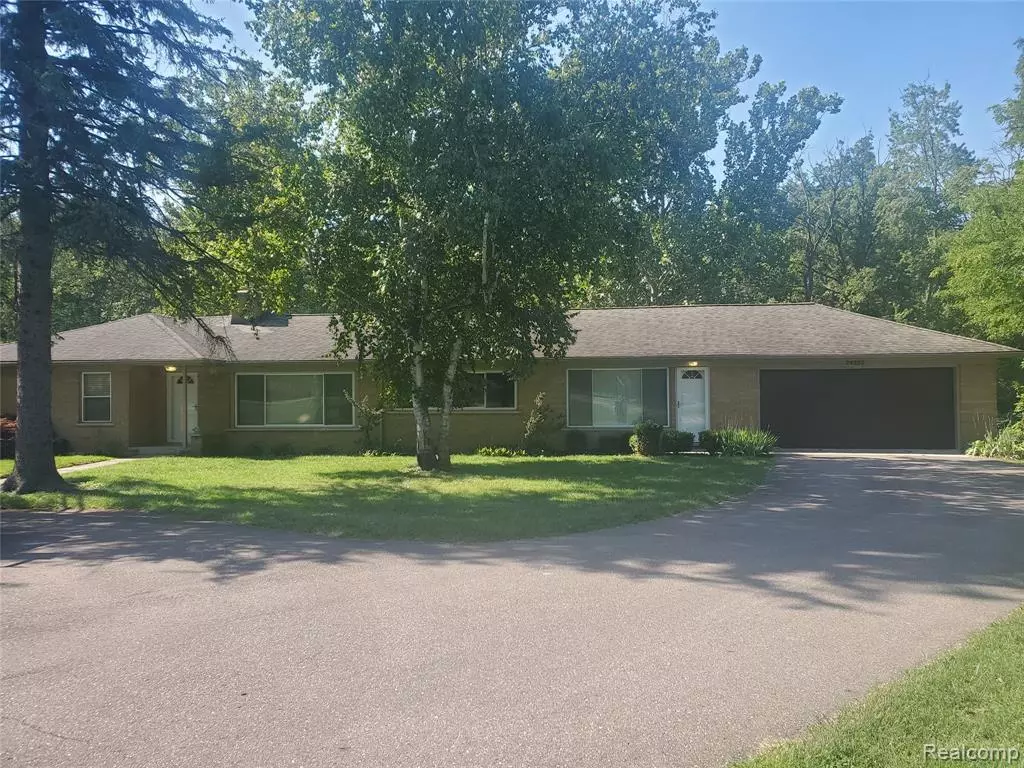 Southfield, MI 48075,24225 Tamarack Circle