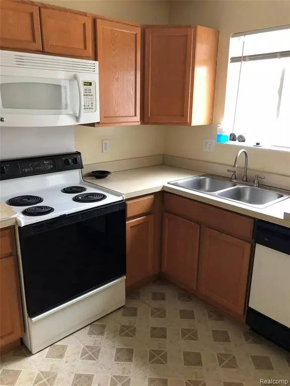 Farmington Hills, MI 48336,22301 ATLANTIC POINTE