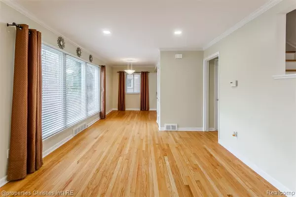 Birmingham, MI 48009,1047 N Old Woodward Avenue