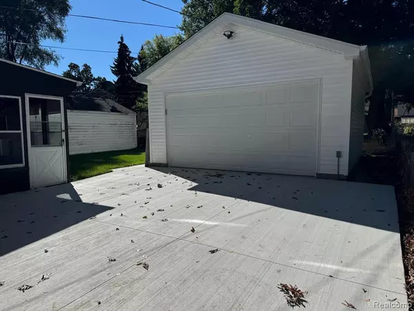 Dearborn, MI 48124,2220 Syracuse Court