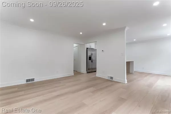 Royal Oak, MI 48073,4702 Thorncroft Avenue