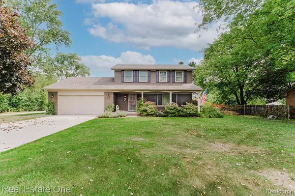 5374 Daniels Drive, Troy, MI 48098