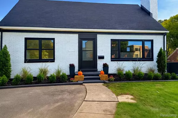 1228 N Main Street, Rochester, MI 48307