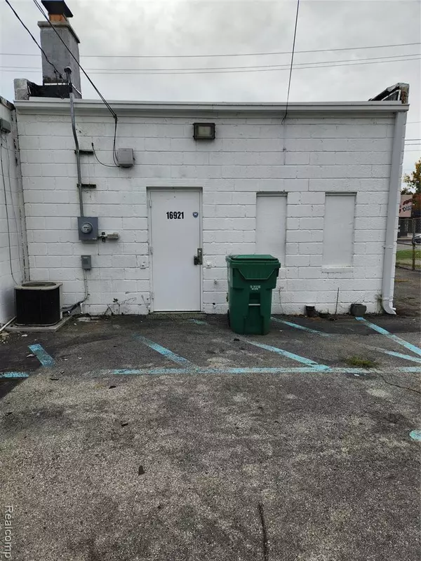 Eastpointe, MI 48021,16921 E 9 Mile Road