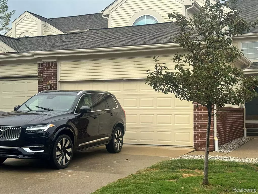 Auburn Hills, MI 48326,2516 Boulder Lane