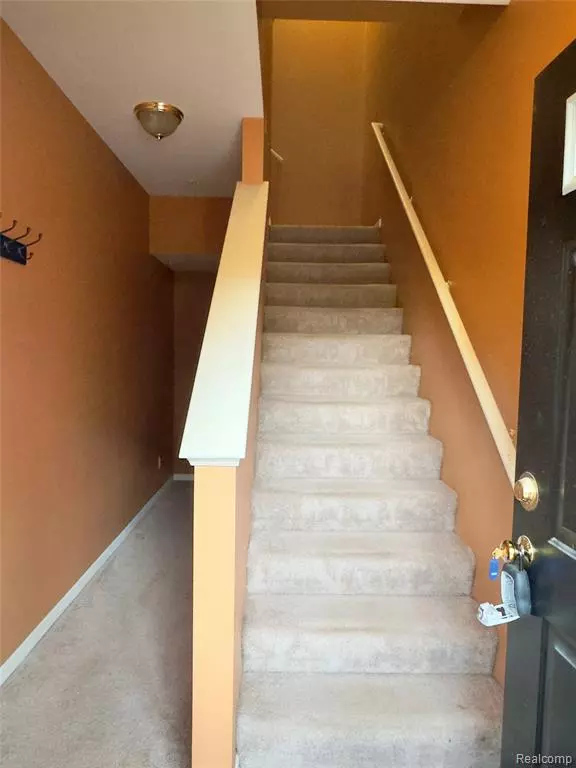 Novi, MI,41582 Hamlet Lane