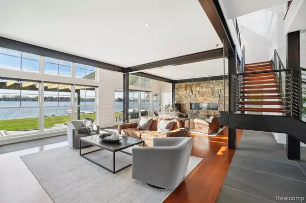 Fenton, MI 48430,12410 WOODHULL Landing