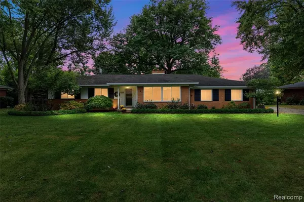 Beverly Hills, MI 48025,31698 Southview Street