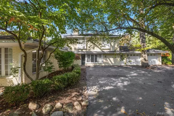 West Bloomfield, MI 48324,2236 Locklin Lane