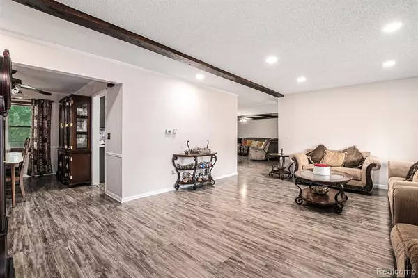 Davison, MI 48423,3432 S State Road