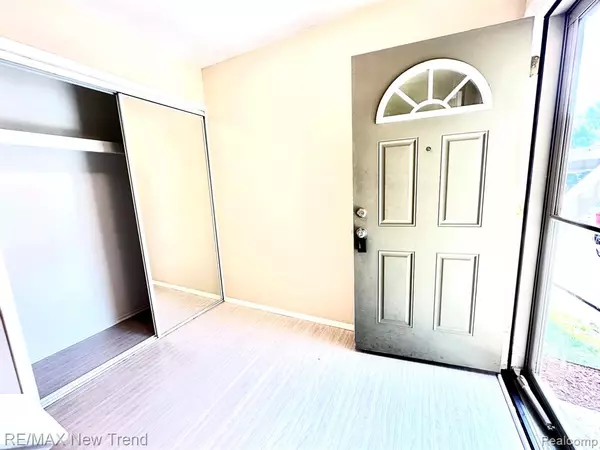 Southfield, MI 48034,26949 Farmbrook Villa Drive