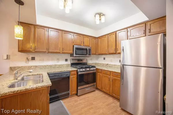 Clinton Twp, MI 48038,43378 Riverbend Boulevard