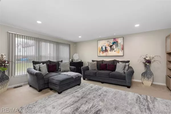 Canton, MI 48188,4692 Clover Road