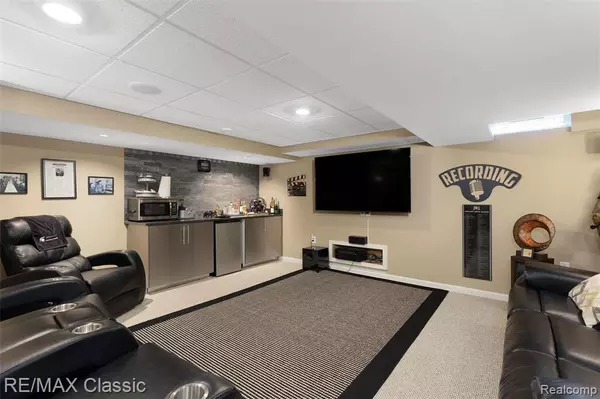 Canton, MI 48188,4692 Clover Road