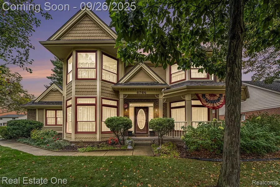6764 Redford Circle, Troy, MI 48085